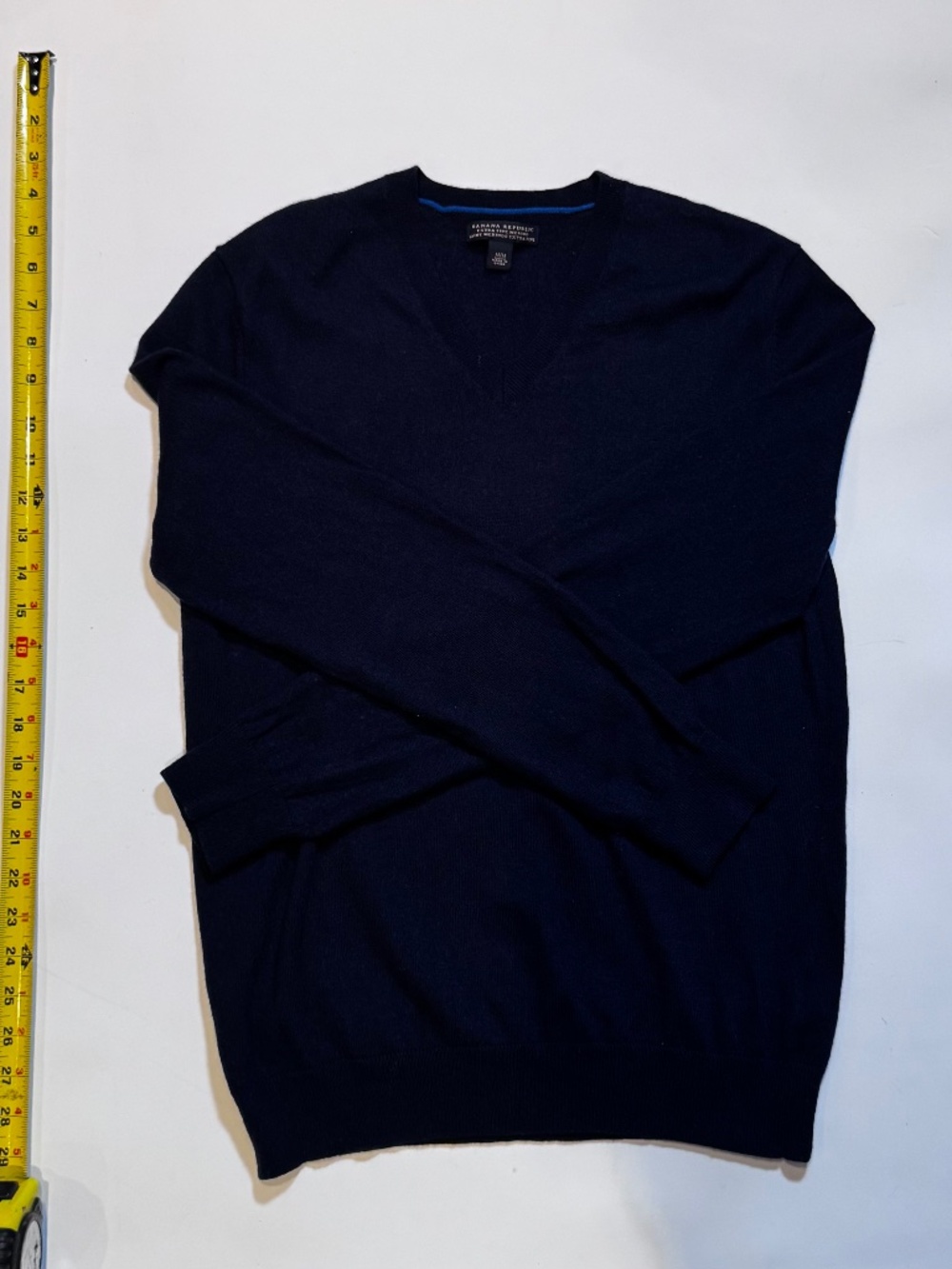 Banana Republic Extra-Fine Merino Wool V-Neck Sweater Men's Medium